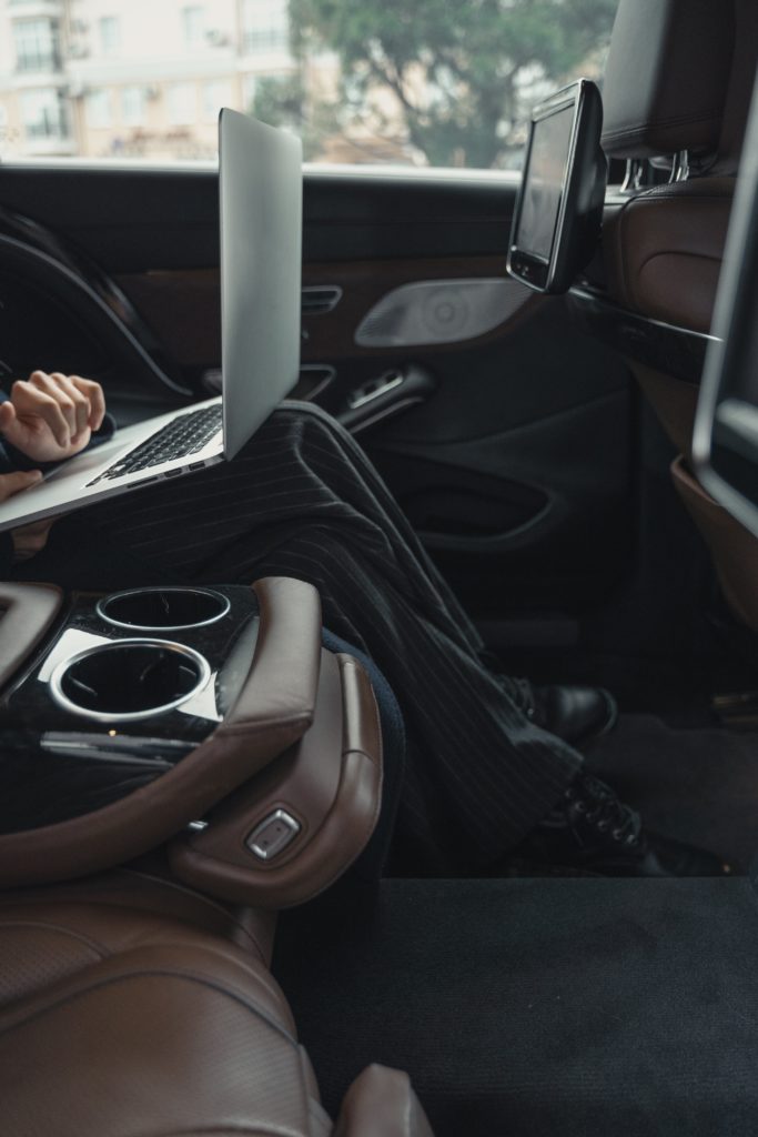 How To Charge A Laptop In A Car