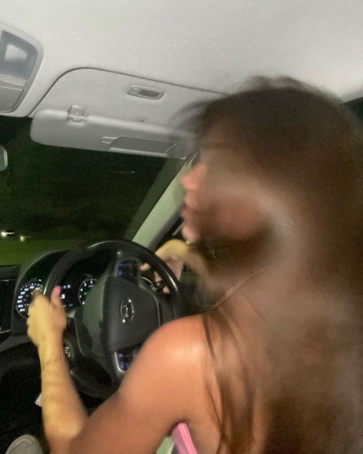 car poses for woman - @meaghanmuise