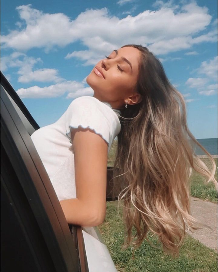 car poses for woman - @samanthaarandazzo